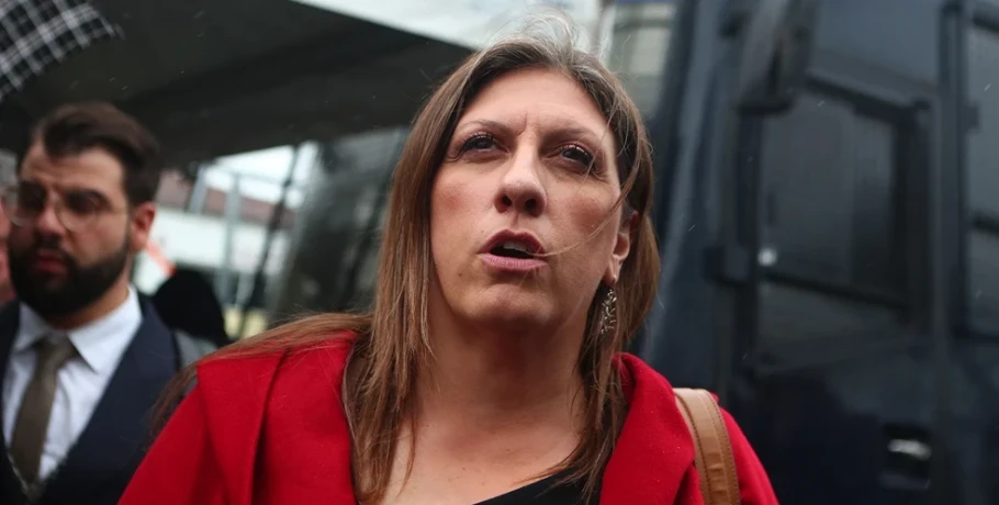 Αυτεπάγγελτη δικογραφία σε βάρος της Ζωής Κωνσταντοπούλου – Τράβηξε βίντεο αστυνομικούς στη δίκη για τα Τέμπη