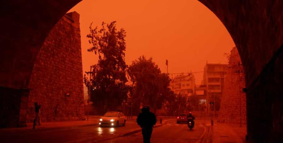Απόκοσμες εικόνες από τη μεταφορά αφρικανικής σκόνης σε Κρήτη και Κυκλάδες
