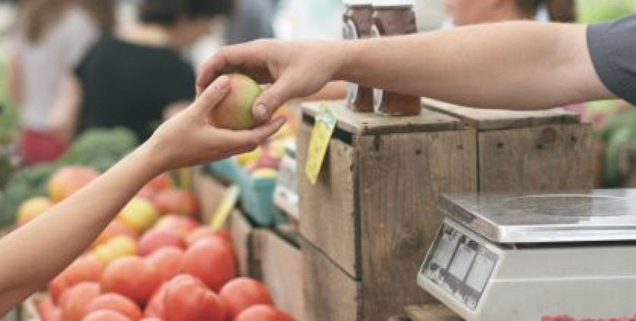 Σε δημόσια διαβούλευση νέο νομοσχέδιο με ρυθμίσεις για το τεκμαρτό εισόδημα πωλητών Λαϊκών Αγορών