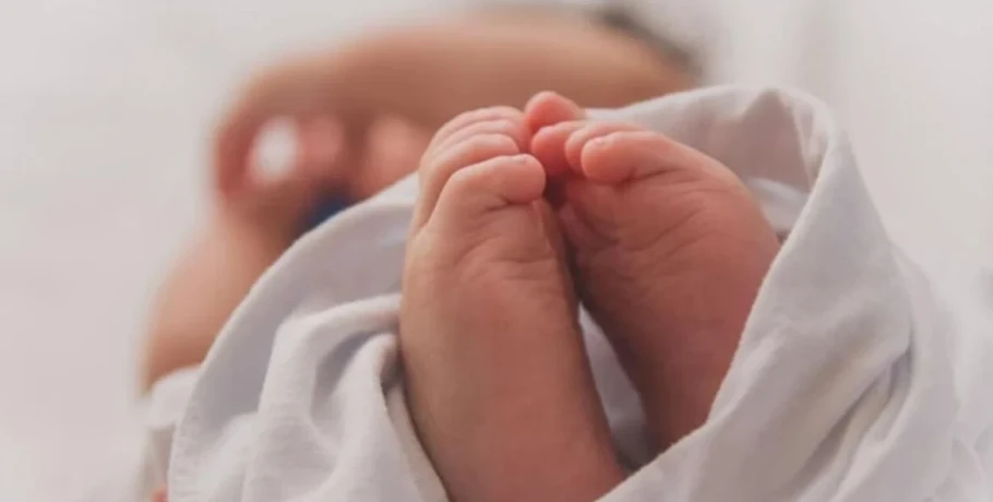 Ηλεία: Πώς αποκαλύφθηκε η κακοποίηση του βρέφους 10 μηνών στον Πύργο, η μητέρα συνελήφθη και αφέθηκε ελεύθερη