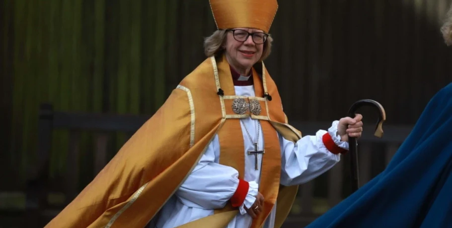 Ιστορική στιγμή για την Εκκλησία της Αγγλίας: Έγινε η ενθρόνιση της πρώτης γυναίκας Αρχιεπισκόπου του Καντέρμπουρι
