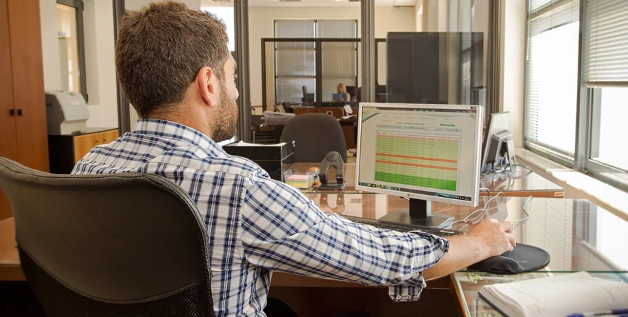 Κατώτατος μισθός: Τι κερδίζουν από την έκτη αύξηση ιδιωτικοί και δημόσιοι υπάλληλοι, αυξάνονται και 20 επιδόματα