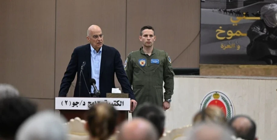 Στη Σαουδική Αραβία ο Δένδιας – Επίσκεψη στην ελληνική δύναμη της περιοχής