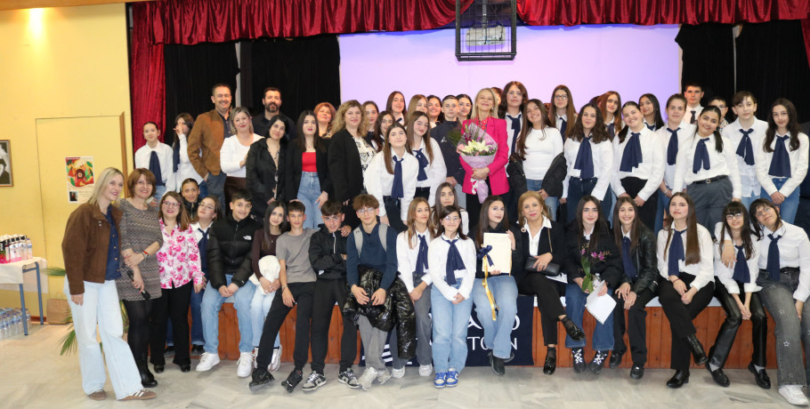 «Τιμώντας τους Μίκη και Γιάννη Θεοδωράκη» 3ο Γυμνάσιο Γιαννιτσών
