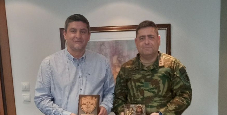 Εθιμοτυπική επίσκεψη του Διοικητή της 162ης Α/Κ Μ.Β.Π. στον Δήμαρχο Πέλλας