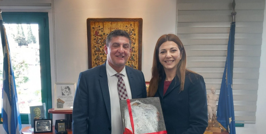 Η Υπ. Παιδείας Σοφία Ζαχαράκη στον Δήμο Πέλλας – Στο επίκεντρο η εκπαιδευτική καινοτομία και οι σχολικές υποδομές