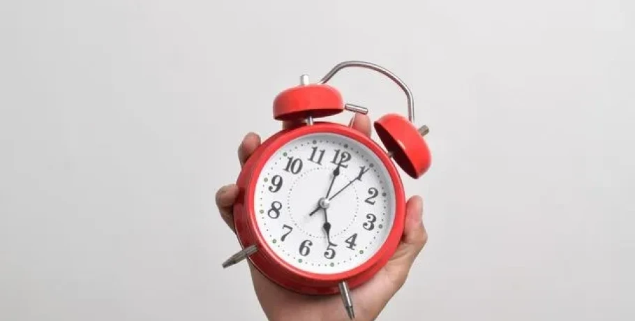 Αλλαγή ώρας 2026: Πότε γυρνάμε τα ρολόγια μια ώρα μπροστά