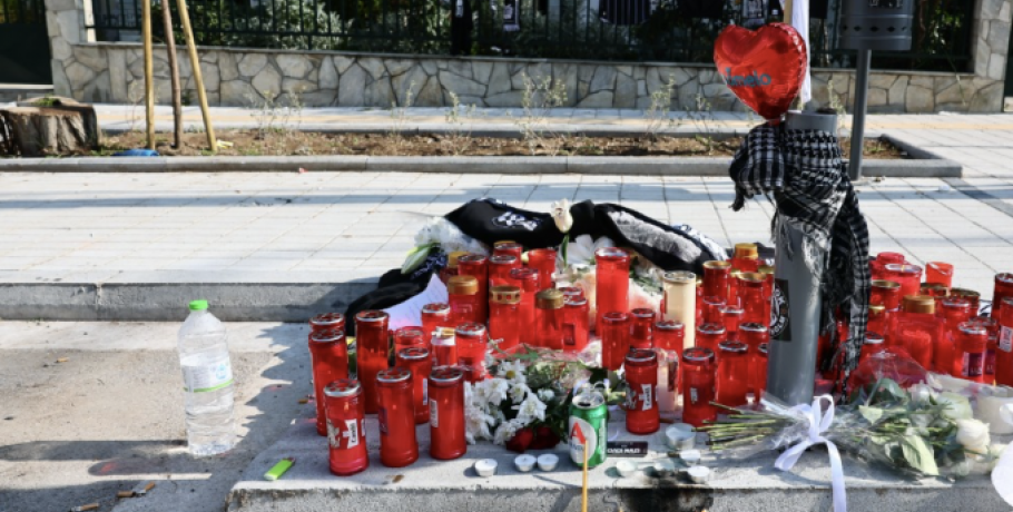 Συγκλονίζει η μητέρα του Κλεομένη: «Η οπαδική βία μου στέρησε τον κόσμο μου – Μην προβάλλετε άλλο το βίντεο»