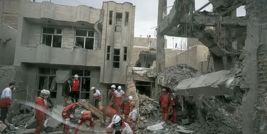 Μέση Ανατολή: Tο Ισραήλ χτυπά Τεχεράνη και Βηρυτό ενώ οι ΗΠΑ εξετάζουν την αποστολή 10.000 στρατιωτών