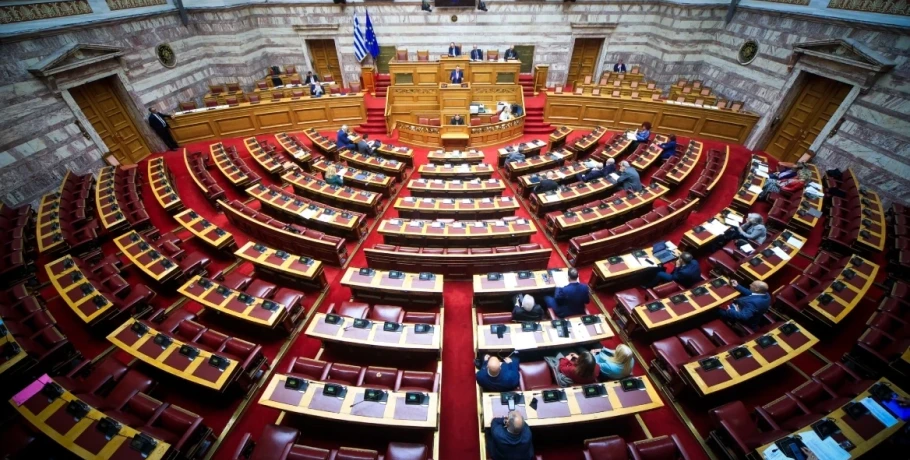 Στη Βουλή οι δύο δικογραφίες για τον ΟΠΕΚΕΠΕ, τι αναφέρουν για τις παρεμβάσεις και τις συνομιλίες βουλευτών και υπουργών