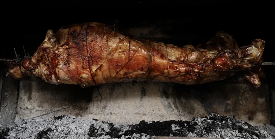 «Φωτιά» το φετινό πασχαλινό τραπέζι – Έως και 18 ευρώ το κιλό το αρνί, άνοδος έως και 20% στα βασικά είδη