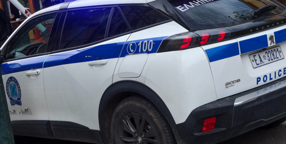 Λουτράκι: Ληστεία με καλάσνικοφ στα ΕΛΤΑ - Άρπαξαν 32.000 ευρώ και εξαφανίστηκαν