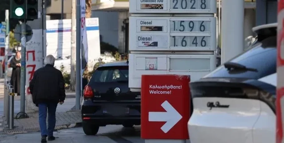 Στενά του Ορμούζ: “Τριπλό καύσιμο” ακρίβειας σε βασικά είδη – Στην ατζέντα στοχευμένα μέτρα