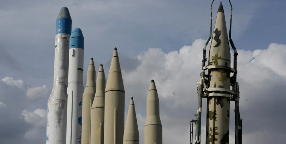 Χτύπημα σε κεντρική εγκατάσταση παραγωγής ναυτικών πυραύλων στο Ιράν – Απειλές της Τεχεράνης για ξενοδοχεία με Αμερικανούς στρατιώτες