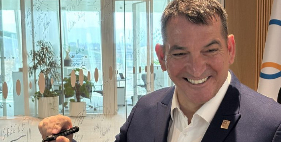 Ο Πύρρος Δήμας υπέγραψε στη Λωζάνη στον Τοίχο των Ολυμπιονικών