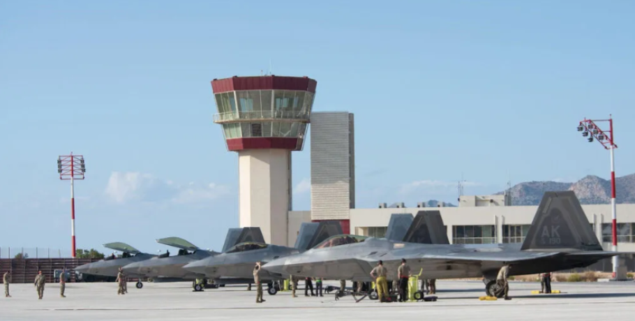 Προφυλακίστηκε ο Πολωνός που κατηγορείται ότι κατασκόπευε στη Σούδα