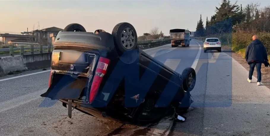 Σοβαρό τροχαίο στην εθνική οδό Θεσσαλονίκης - Μουδανιών με τραυματία έναν 20χρονο