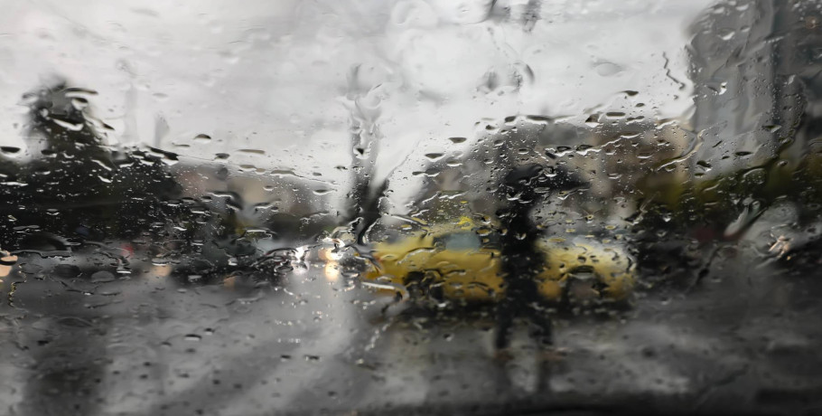 Επιδείνωση του καιρού σήμερα με βροχές, καταιγίδες και χιόνια στα ορεινά