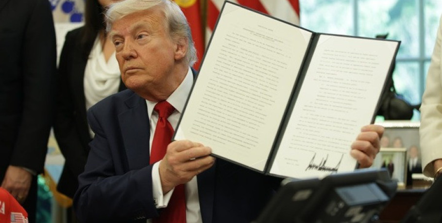 Ο Ντ. Τραμπ επιβάλλει δασμούς έως και 100% σε εισαγόμενα φάρμακα