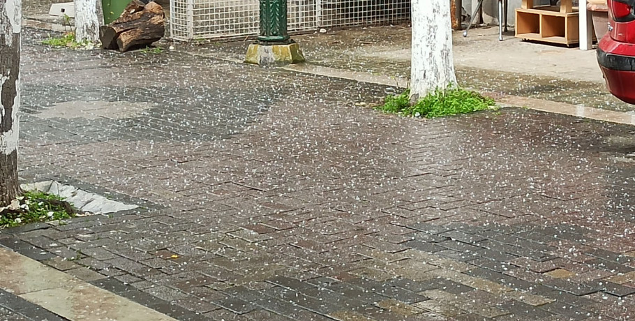 Γιαννιτσά και Καρυώτισσα "άσπρισαν" απ' το χαλάζι (φώτος, video)