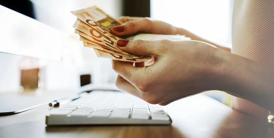 Youth Pass 2026: Ανοίγει η πλατφόρμα των αιτήσεων για τα 150 ευρώ σε νέους 18 και 19 ετών