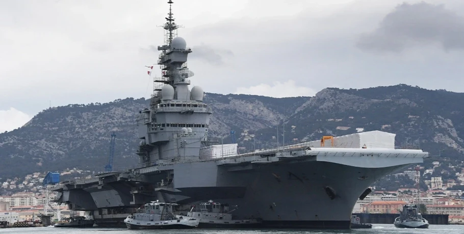 Απίθανη γκάφα Γάλλου αξιωματικού αποκάλυψε την απόρρητη θέση του αεροπλανοφόρου «Σαρλ ντε Γκωλ» στη Μεσόγειο