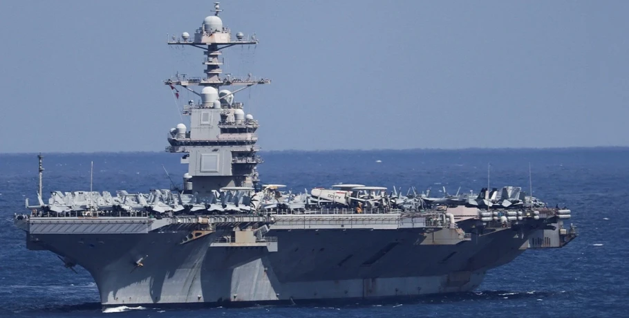 New York Times: Για 30 ώρες έκαιγε η φωτιά στο αεροπλανοφόρο USS Gerald R. Ford, ναύτες κοιμούνται σε τραπέζια ή στο πάτωμα