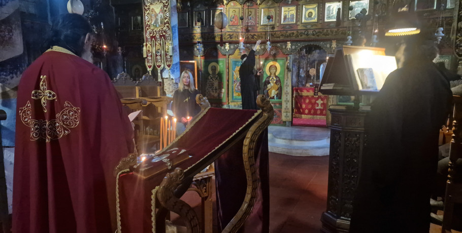 Σήμερα Μεγάλη Τετάρτη: Τελέστηκε το Μέγα Ευχέλαιο με κατάνυξη σε όλη τη χώρα