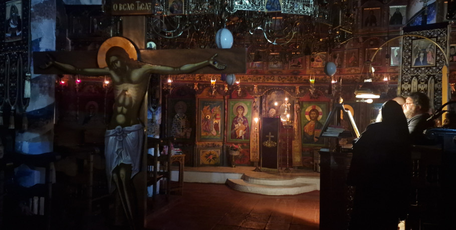 Μεγάλη Πέμπτη: Τα 12 Ευαγγέλια και το «Σήμερον κρεμάται επί ξύλου» στους ναούς της χώρας