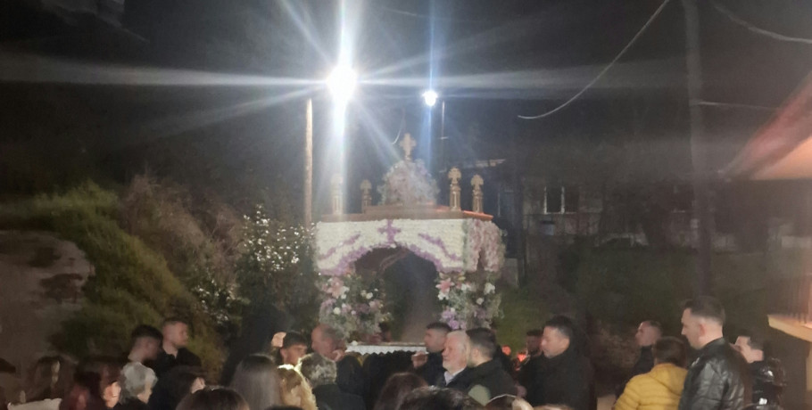 Κορύφωση του Θείου Δράματος με την Περιφορά του Επιταφίου – Πλήθος πιστών σε πόλεις και χωριά