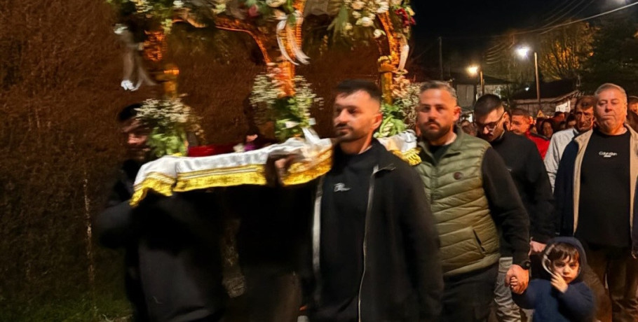 Η περιφορά του Επιταφίου στην Πιπεριά Αλμωπίας – Μια κατανυκτική βραδιά σε ένα όμορφο χωριό