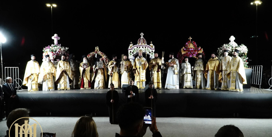 Με κατάνυξη η Ακολουθία του Επιταφίου στη Θεσσαλονίκη – Προεξήρχε ο Μητροπολίτης Φιλόθεος