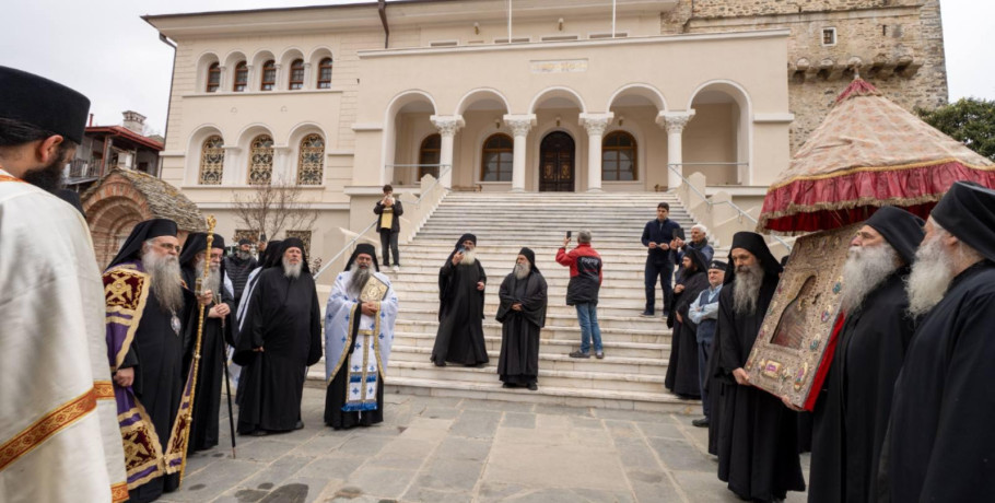 Με τιμές στο Άγιο Όρος ο Επίσκοπος Αλμωπίας