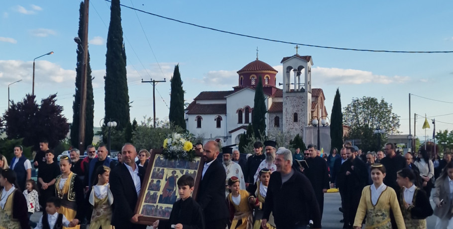 Λαμπρός πανηγυρικός Εσπερινός του Αγίου Γεωργίου στο Ριζοχώρι Αλμωπίας με εντυπωσιακή περιφορά της εικόνας