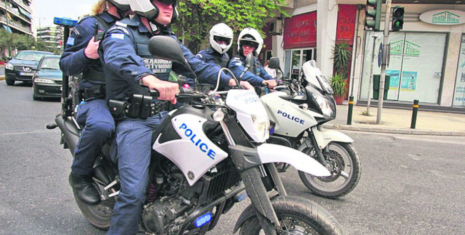 Αυξήσεις και αναδρομικά σε 75.855 ένστολους