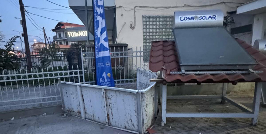Γιαννιτσά: Εικόνα...Μεγάλης Παρασκευής μπροστά από επιχείρηση στην Παλιά Αγορά (φώτος)