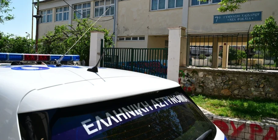 «Έλεγε ότι θα πηδήξει και κανείς δεν την πίστεψε» – Συγκλονιστική μαρτυρία για τη 13χρονη που έπεσε από μπαλκόνι σχολείου στο Χαϊδάρι