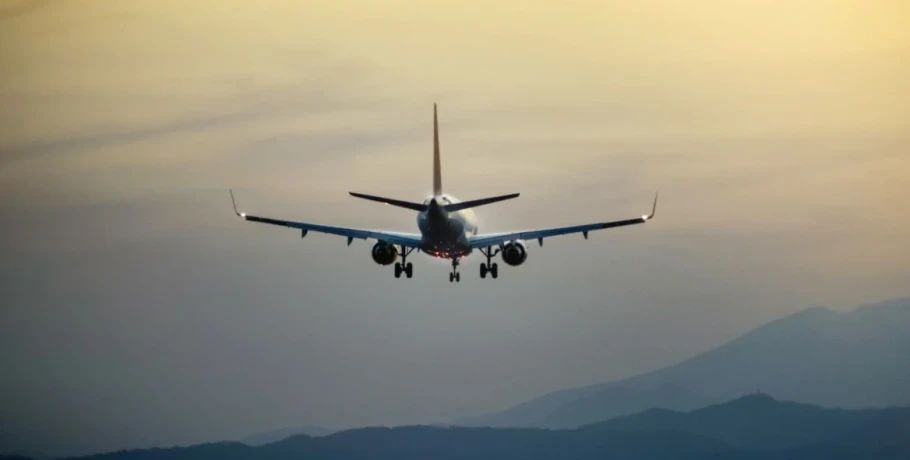 Στο κόκκινο ντίζελ και αεροπορικά καύσιμα στην ΕΕ: Η «θηλιά» των 42 ημερών και τα νέα κυβερνητικά μέτρα στο τραπέζι