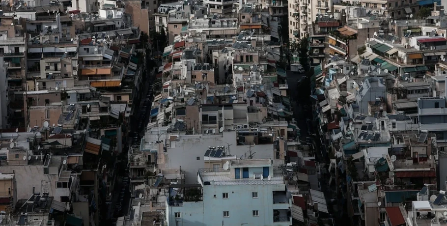 Η Ελλάδα στη 2η θέση στην ΕΕ με τη μεγαλύτερη αύξηση ενοικίων το 2025 – Σχεδόν ένας μισθός για σπίτι στην Αθήνα