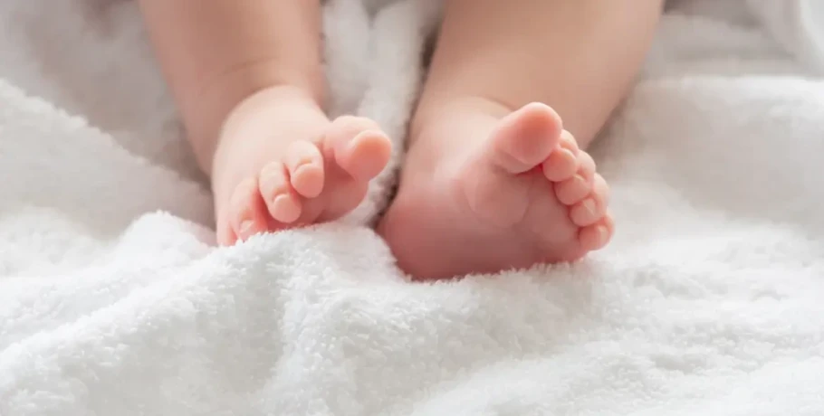 Γονείς πήραν το άρρωστο μωρό τους χωρίς έγκριση από το Νοσοκομείο Ρόδου και τώρα νοσηλεύεται διασωληνωμένο στην Αθήνα