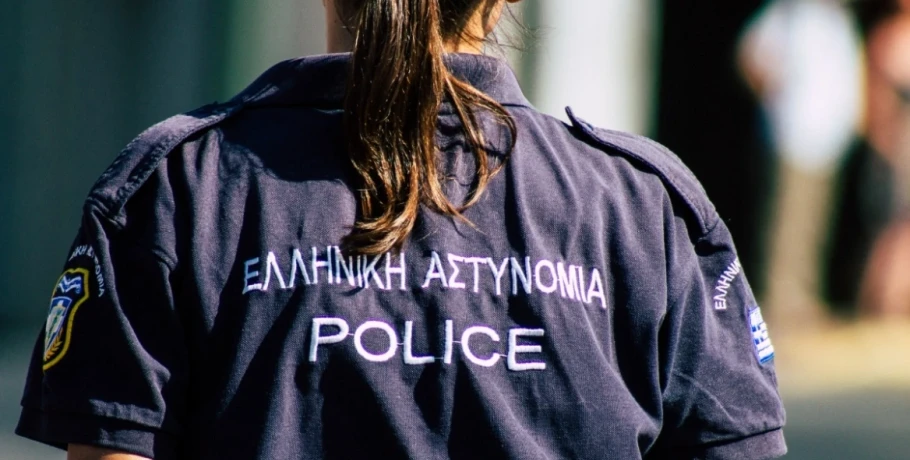 Επικοινωνία με τα παιδιά της ζητά η πρώην σύζυγος του αστυνομικού της Βουλής μετά την αθώωσή της