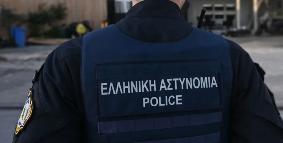 Αθώα για τους βιασμούς των παιδιών λόγω «αδυναμίας αντίληψης του αδίκου» η πρώην σύζυγος του αστυνομικού της Βουλής