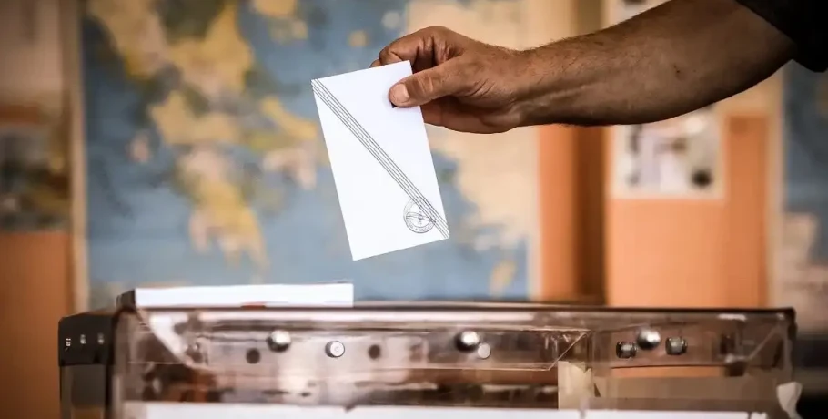 Δημοσκόπηση Alco: Στο 11,8%  το προβάδισμα της ΝΔ λόγω ΟΠΕΠΕΚΕ, 18,6% αναποφάσιστοι, το 15% βλέπει θετικά το κόμμα Καρυστιανού