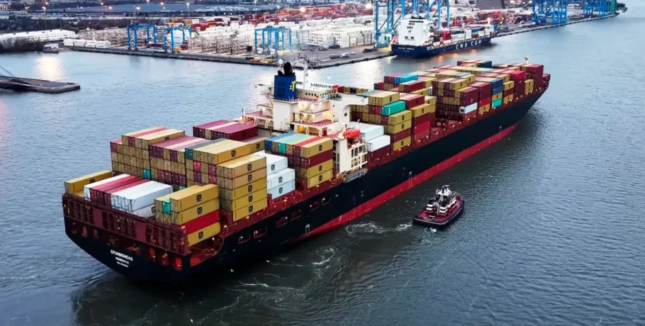 Χτυπήθηκε πλοίο ελληνικών συμφερόντων από τους Φρουρούς της Επανάστασης στο Ομάν