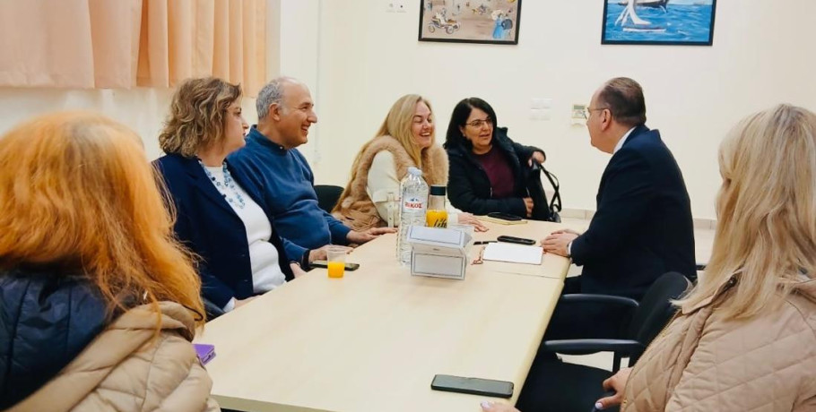 Επίσκεψη Μακάριου Λαζαρίδη στα κτηνιατρικά εργαστήρια του ΥΠΑΑΤ