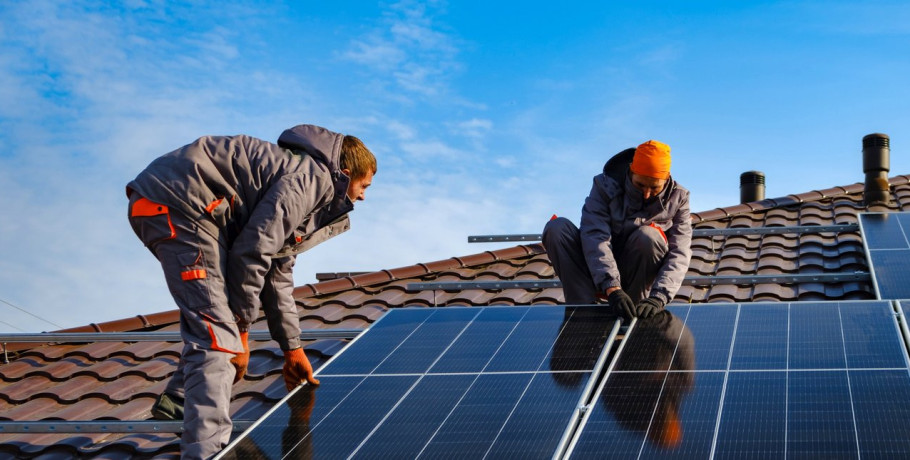 Φωτοβολταϊκά στο μπαλκόνι: Οικονομία έως 25% στο ρεύμα