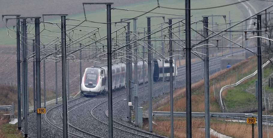 Γαλλία: Τρένο συγκρούστηκε με στρατιωτικό όχημα στο Πα-ντε-Καλαί - Τουλάχιστον ένας νεκρός και αρκετοί τραυματίες