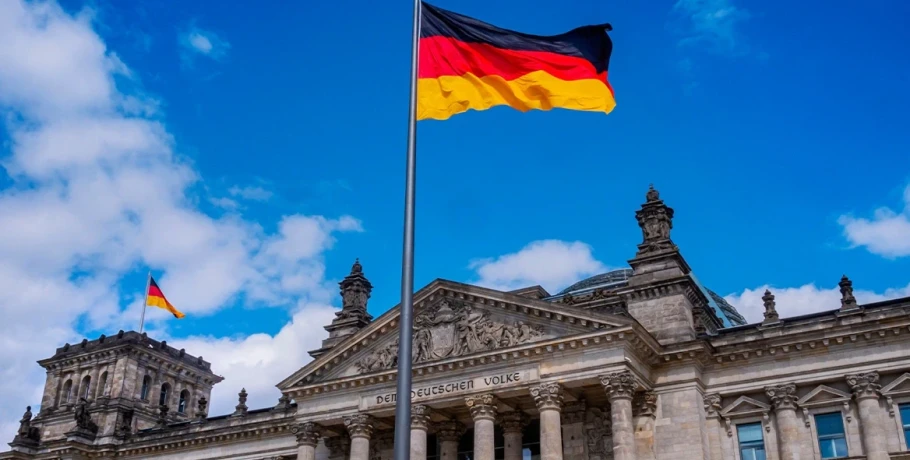 Γερμανία: Έκτακτο πακέτο στήριξης μετά τον πόλεμο με το Ιράν, μείωση φόρου στα καύσιμα και bonus έως 1.000 ευρώ