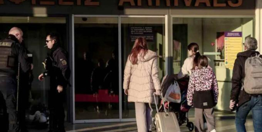 Χανιά: «Φορτωμένος» με όπλα, κοσμήματα και σχεδόν 30.000 ευρώ προσγειώθηκε 68χρονος