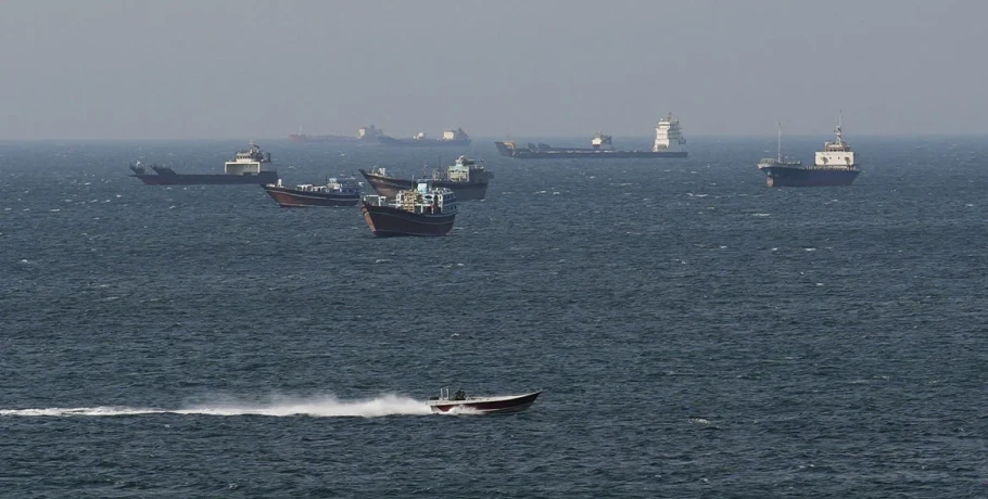 Οι ΗΠΑ πιέζουν για συμφωνία και διατηρούν τον αποκλεισμό κατά του Ιράν, διεθνείς κινήσεις για τα Στενά του Ορμούζ